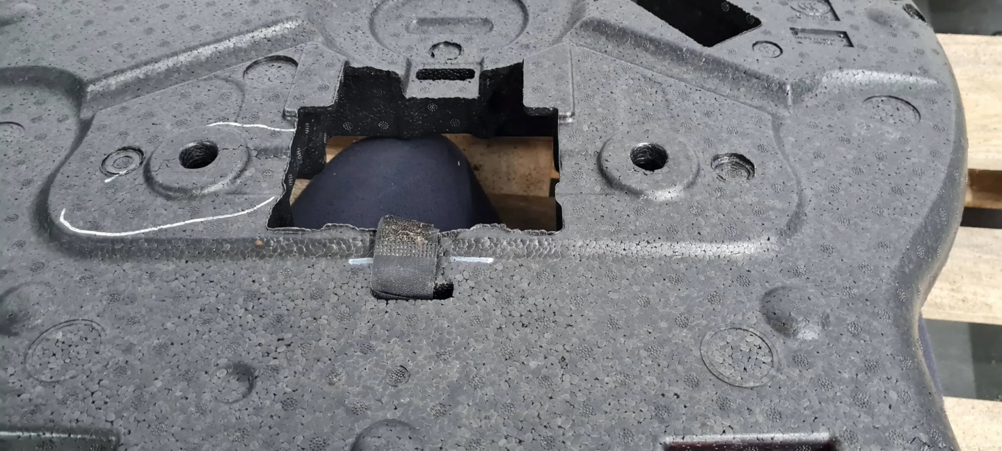 Q3 83A boot floor well polystirene PIANKA rear part 83A012109F