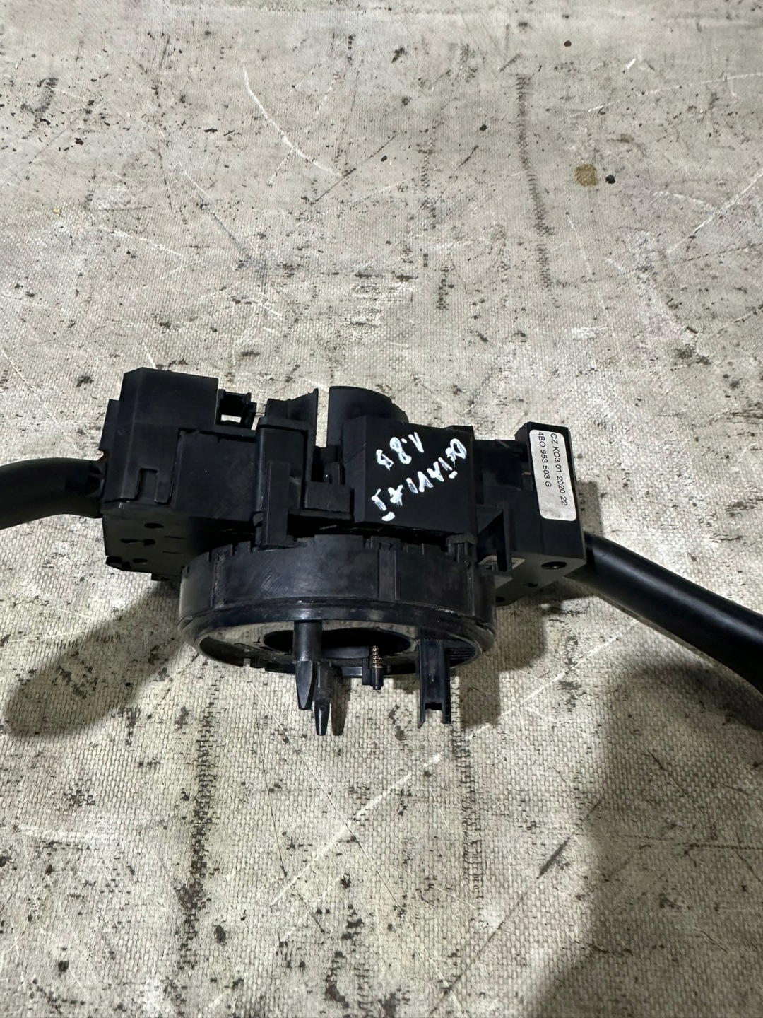 commande levier commodo sous volant SKODA OCTAVIA et 4BO953503G