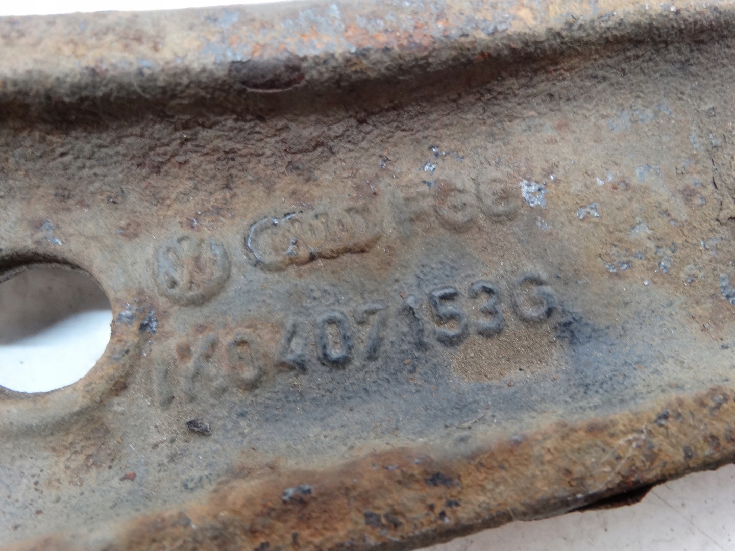 arm lower right front VW TOURAN AUDI A3 8P 1K0199296G