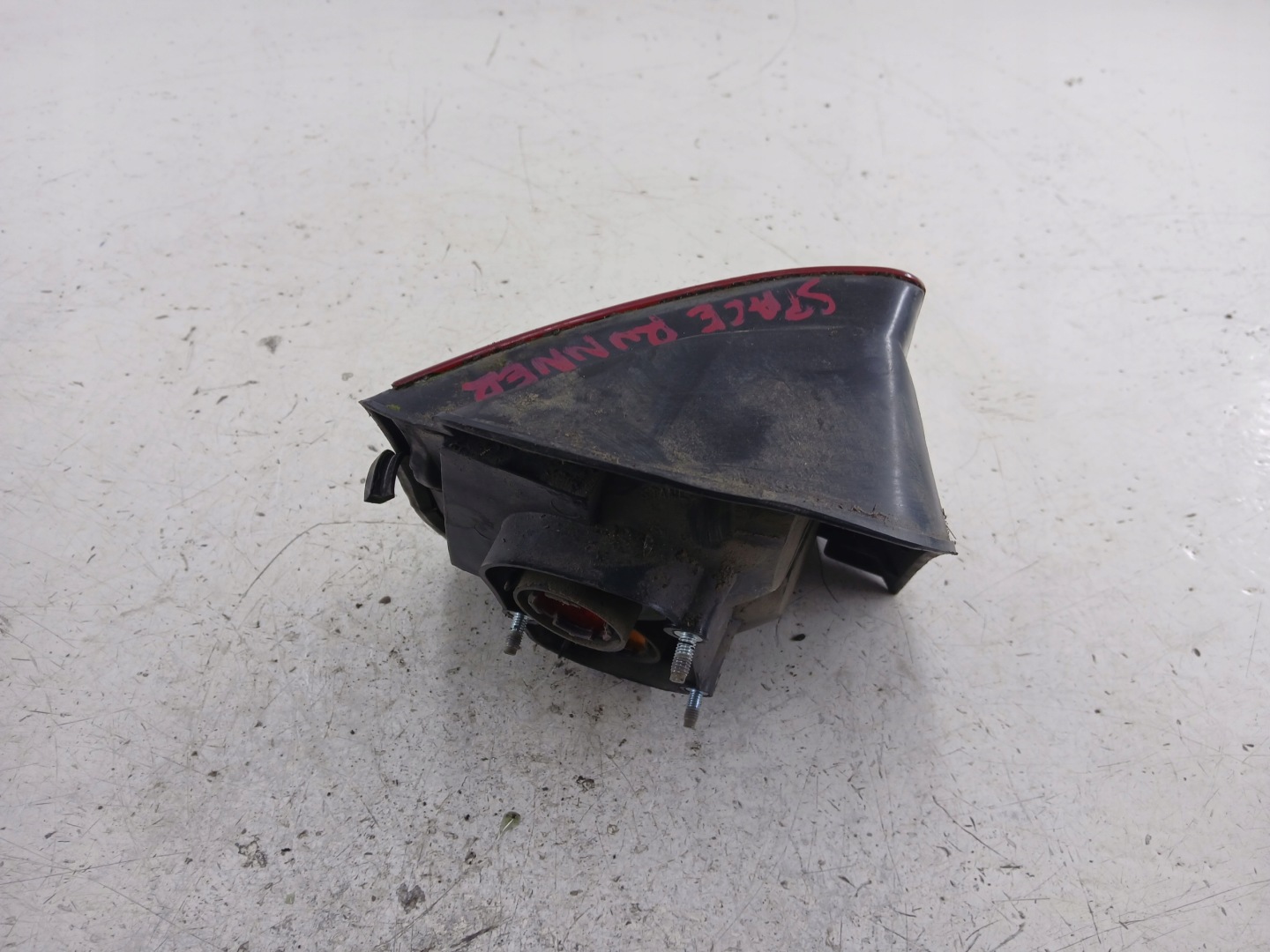 MITSUBISHI SPACE RUNNER light right rear part