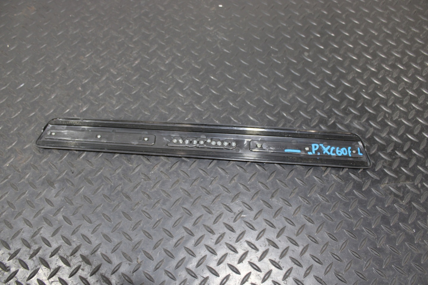 moulding threshold cap right VOLVO XC60 LIFT 31349213