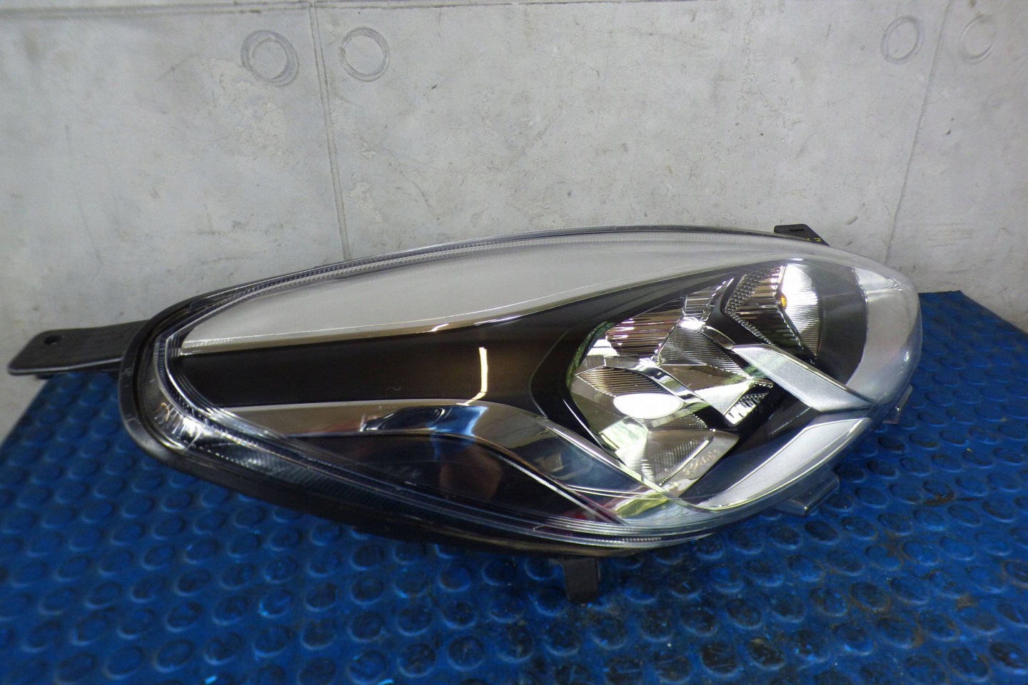 Ford Fiesta MK8 reflektor light right front L1BB-13E014-LA st.BDB original
