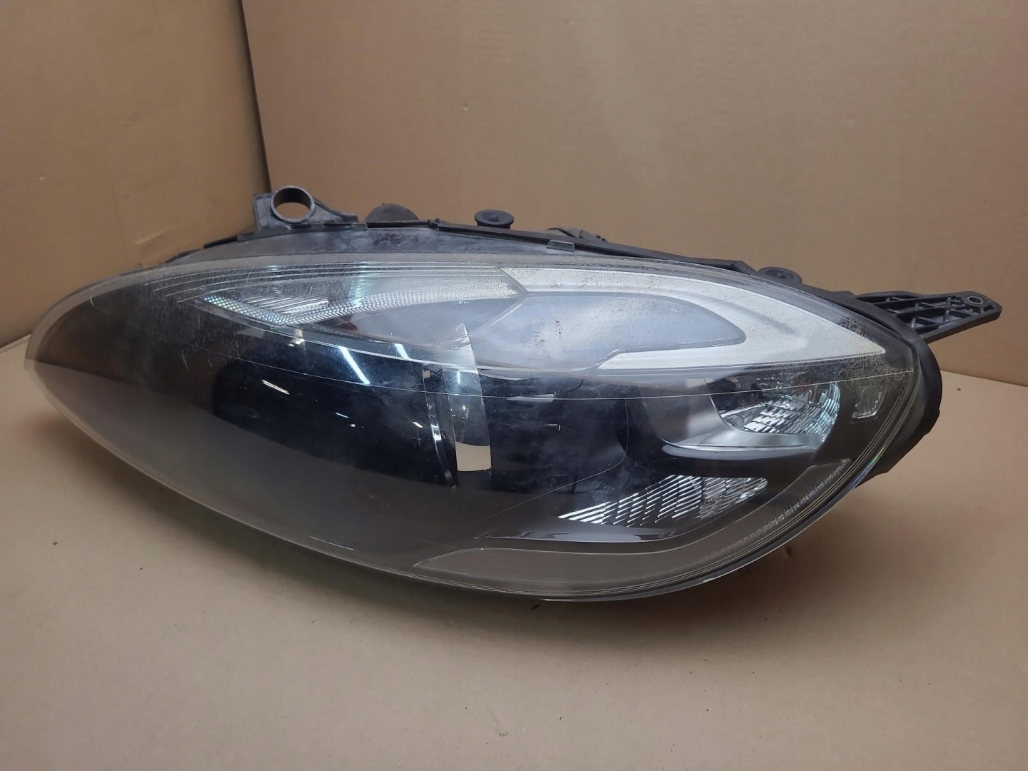 light front left side Volvo V40 2 2014 31420009