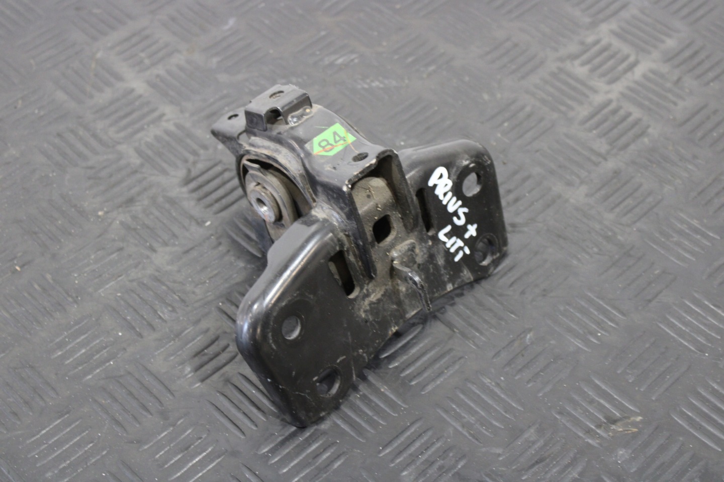 holder engine mount TOYOTA PRIUS + plus LIFT