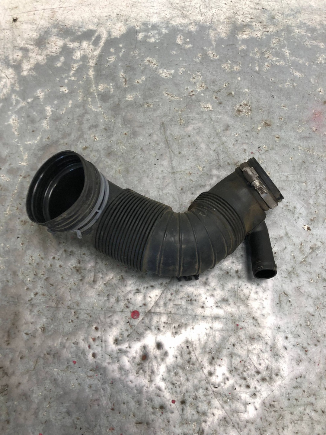 pipe air hose VW PASSAT B7 3C0129654AJ