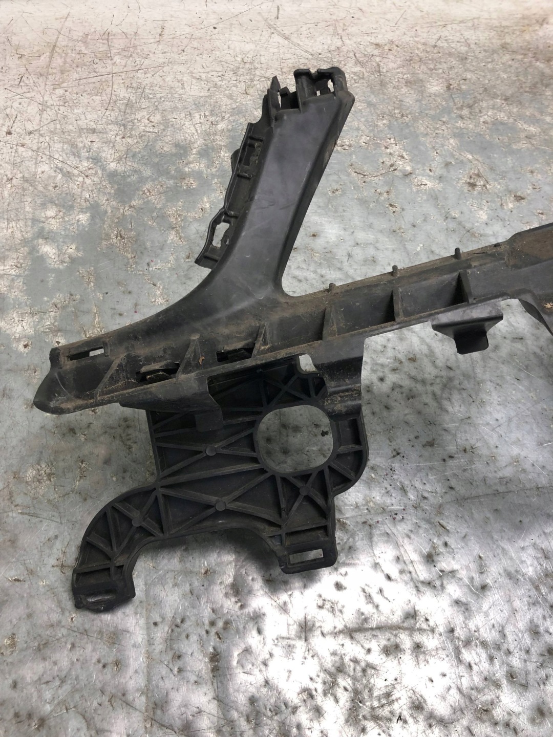 bumper bracket left front MERCEDES W204 A2048850116 A2048850765