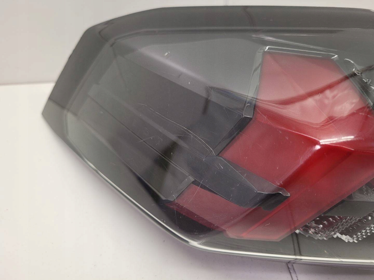 light rear left side Peugeot 2008 2 2021 FR2695010201