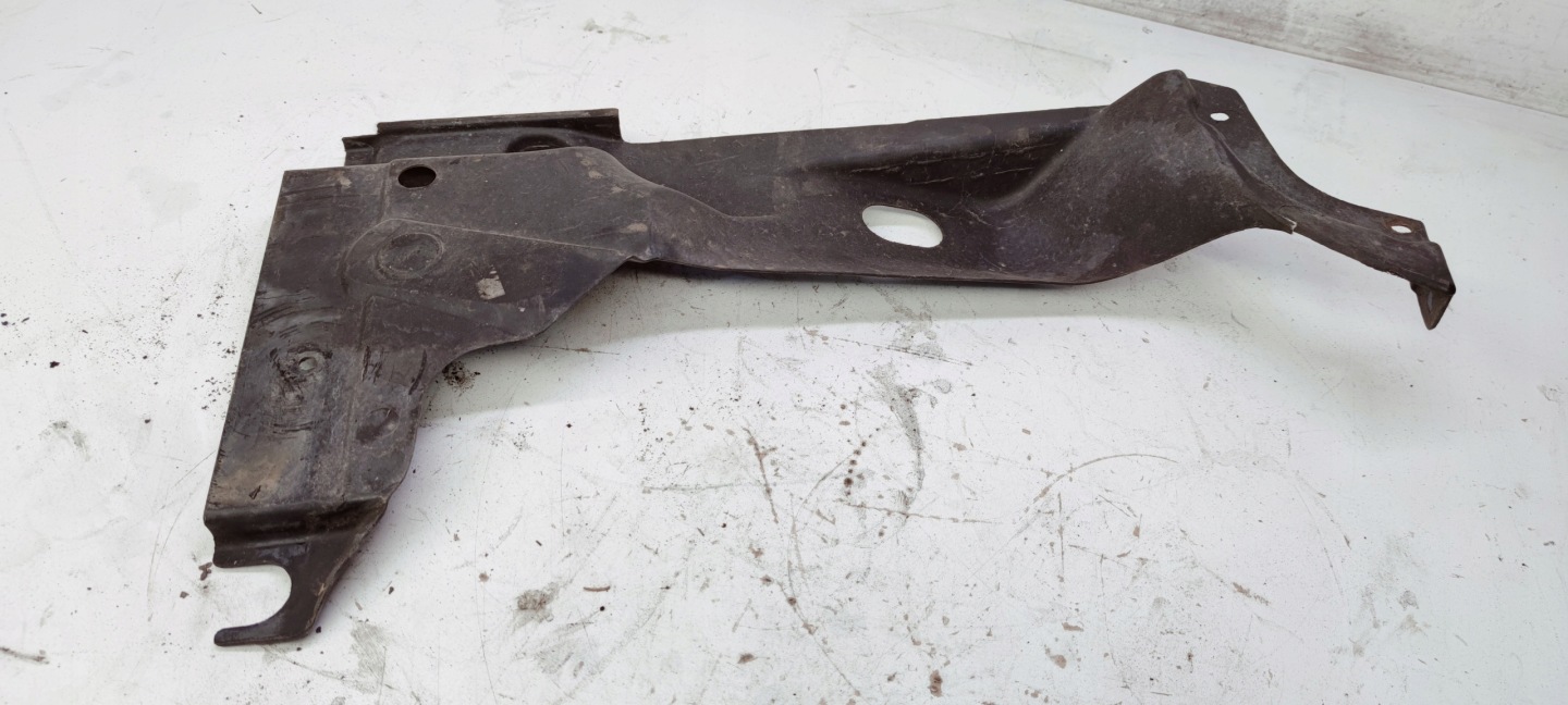 cover chassis left rear part AUDI A4 B7 8H0825215C