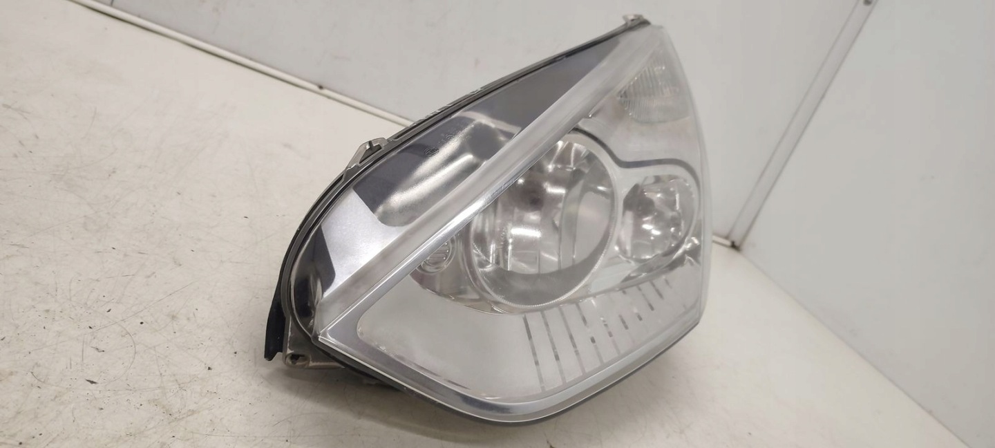 light front front left Ford S-MAX