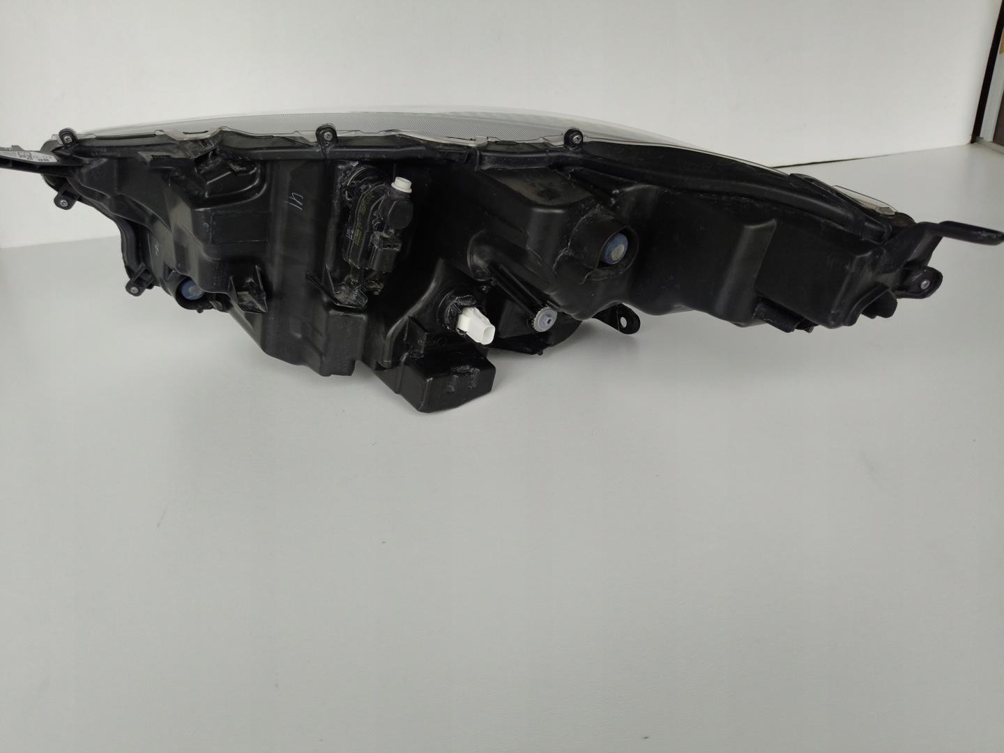 light right REFLEKTOR TOYOTA YARIS IV 20- MAZDA 2 23- FULL LED