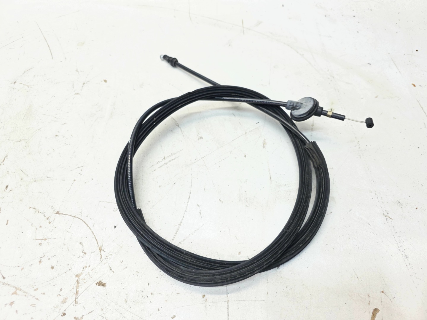 corde pour l'ouverture du capot AUDI A4 B8 A5 8T 8K1823535