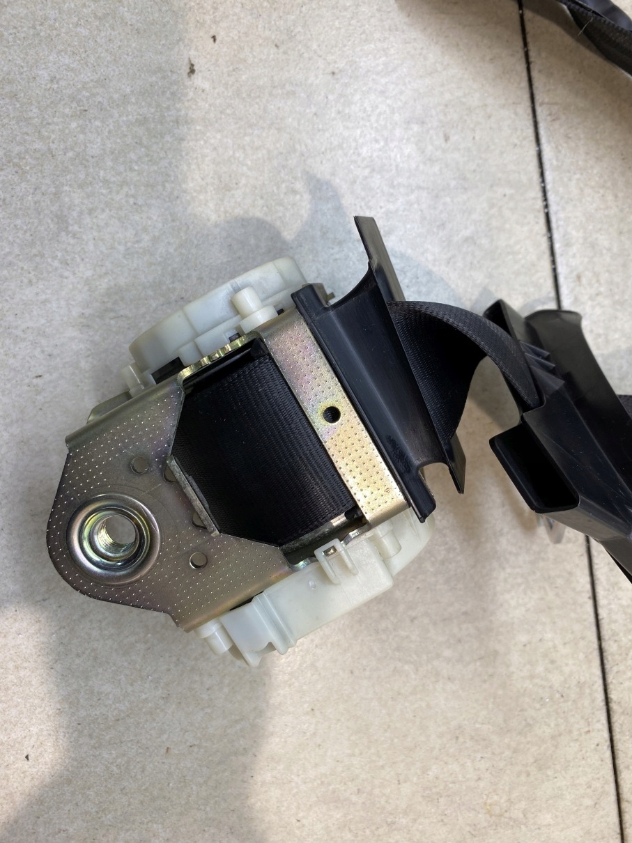 Gurten Sicherheits links heck PASSAT B6 3C5857805G