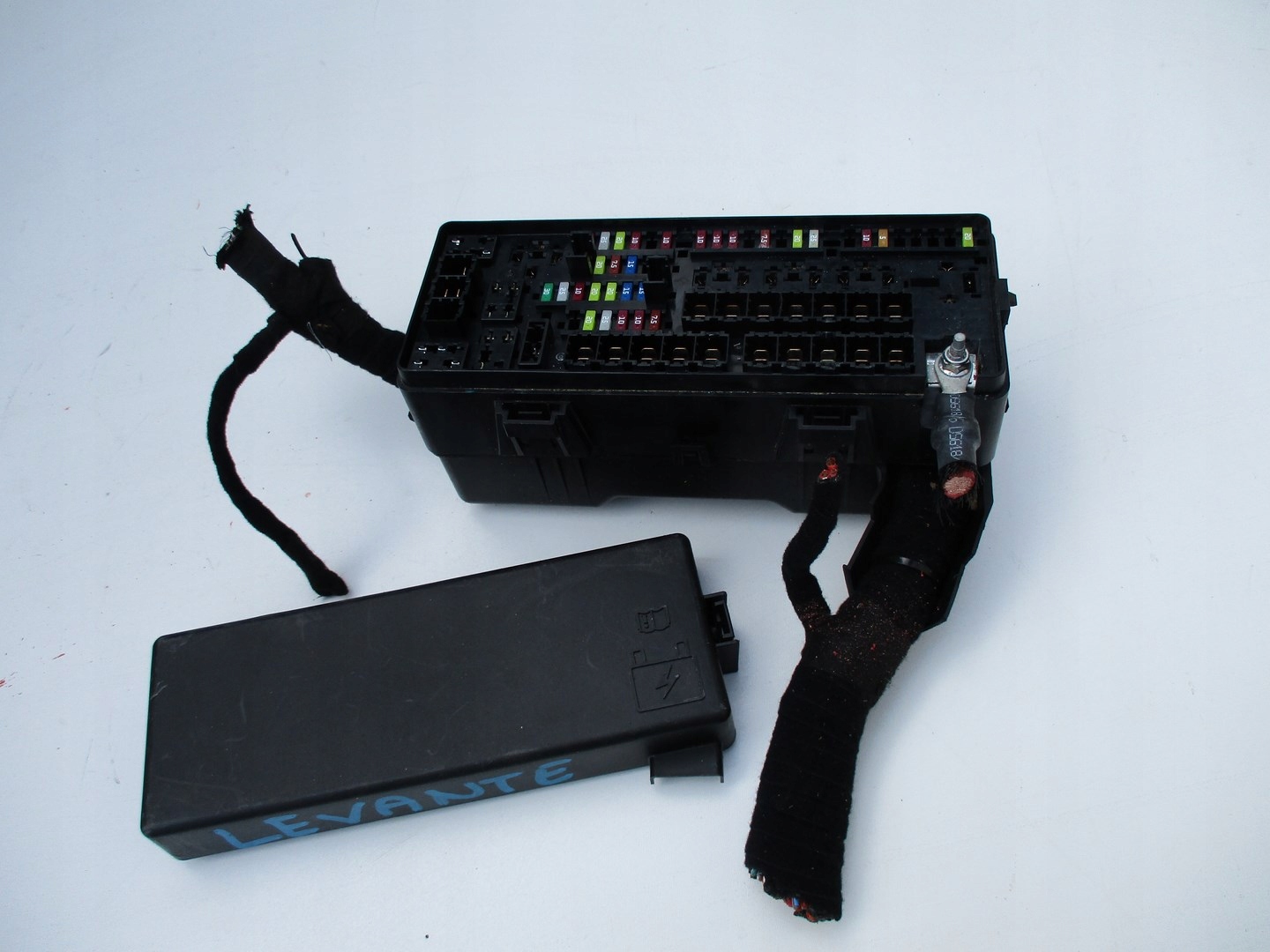 fuse box cover MASERATI LEVANTE