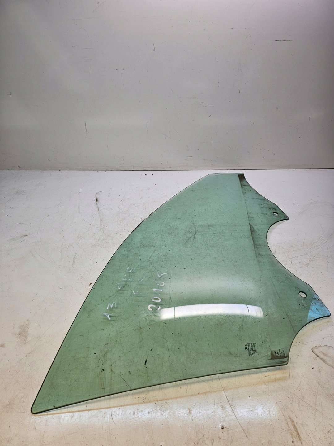 window side door right front AUDI A3 8V sedan 2016R