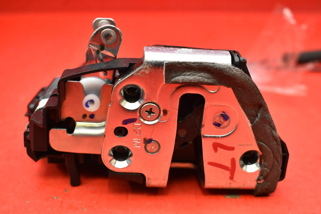 lock door left rear part rear TOYOTA COROLLA E21 sedan 19