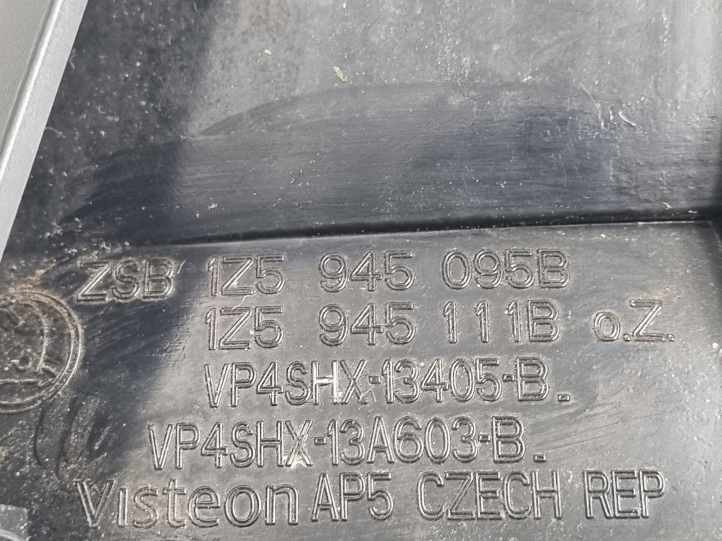 light rear left side Skoda Octavia 2 facelift 1Z 2010 1Z5945095B