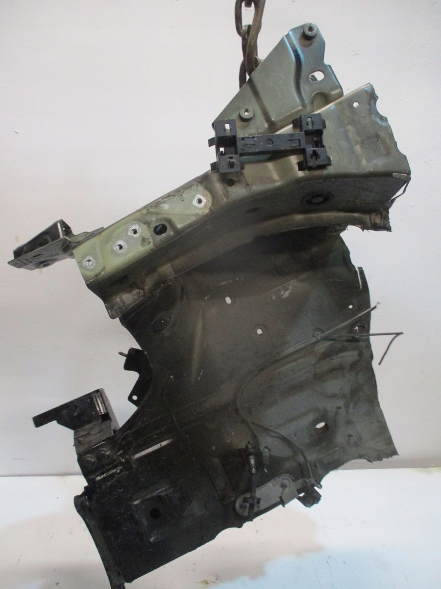 quarter left AUDI Q4 E TRON front