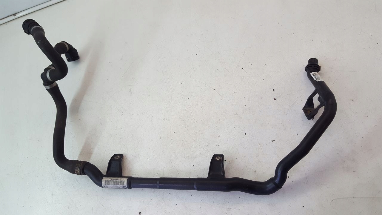 hadice vedení vody BMW E90 E91 2,0i