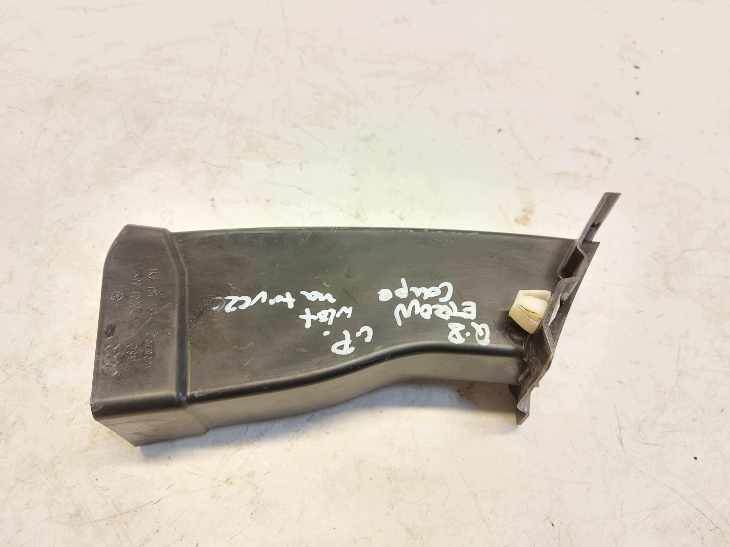 Audi Q8 E-TRON intake tube drain air tarczy left front 4ke121733