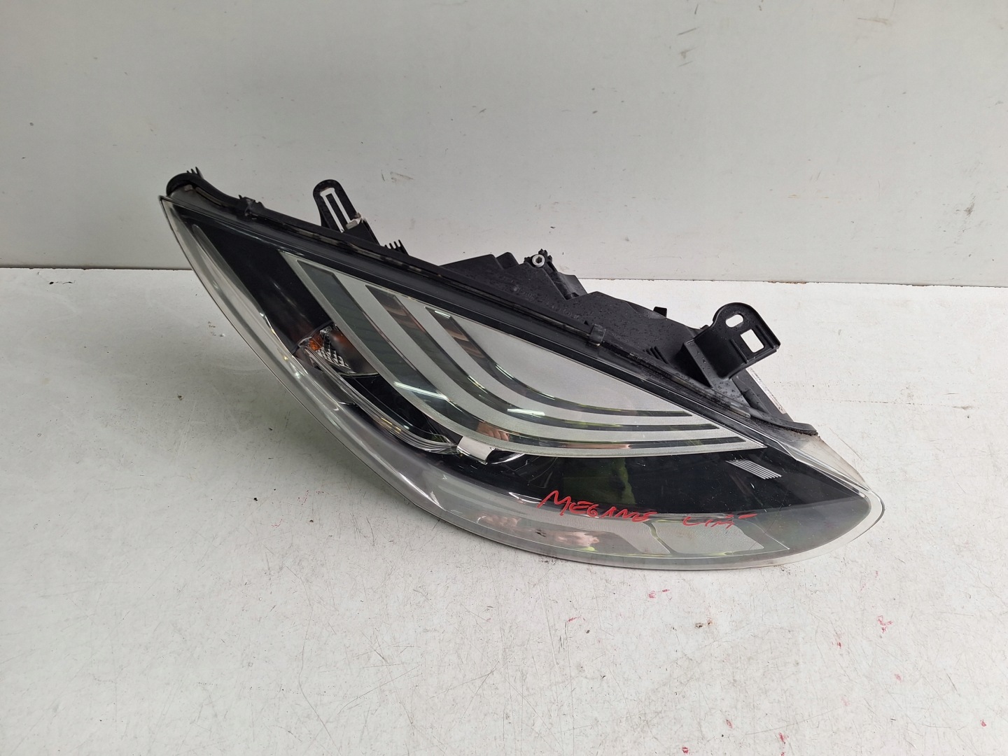 RENAULT MEGANE III LIFT 14-16 light right UK