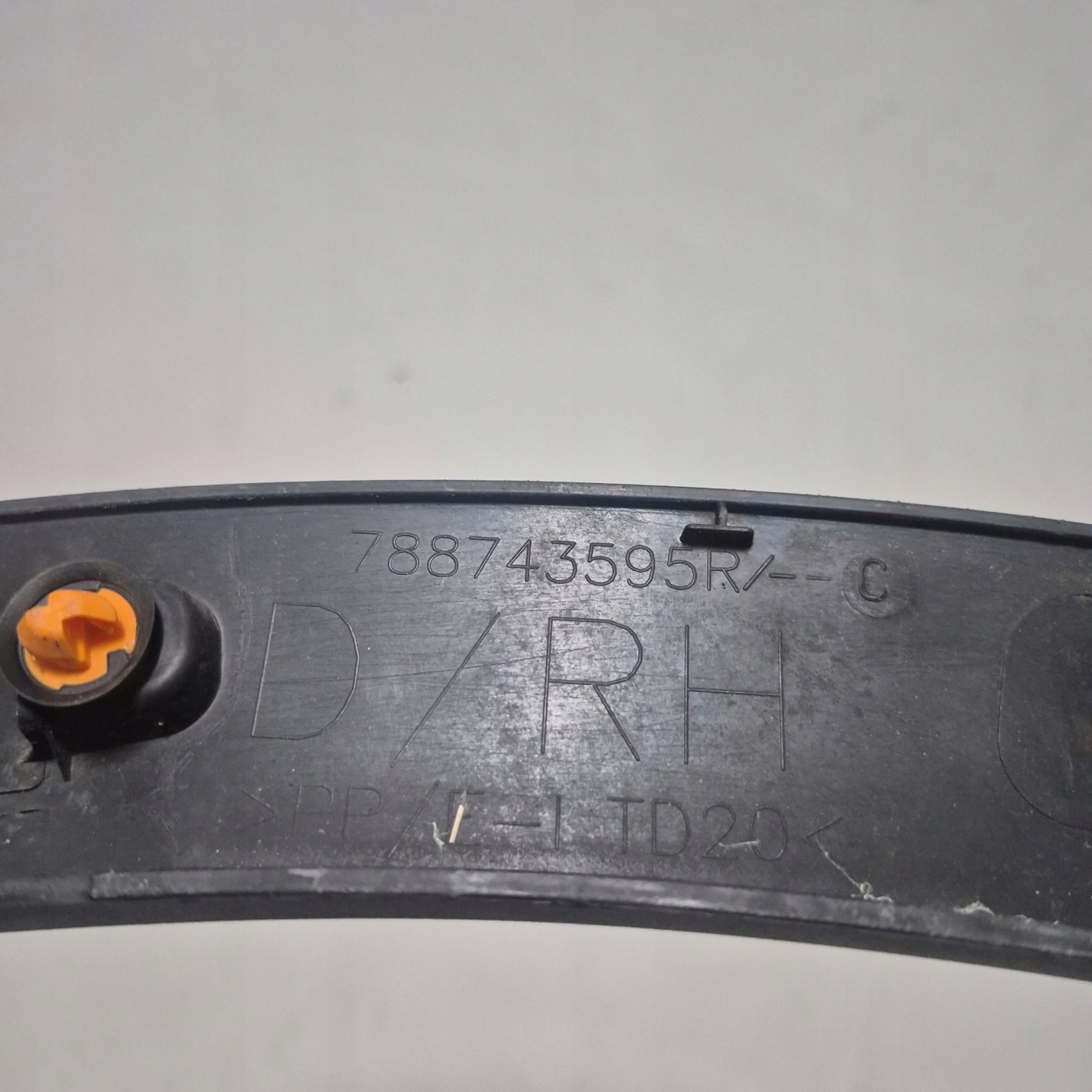 RENAULT KADJAR 15-22 moulding cap right rear part