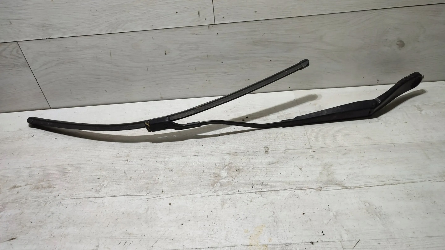 Volvo V40 II 2018r left side arm wiper windows przedniej