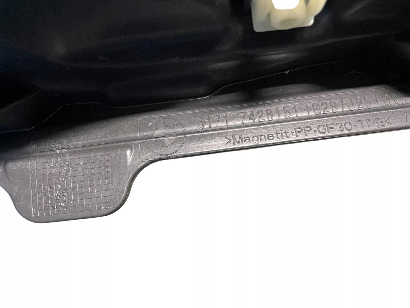 cover under the window partition wall BMW 4 G26