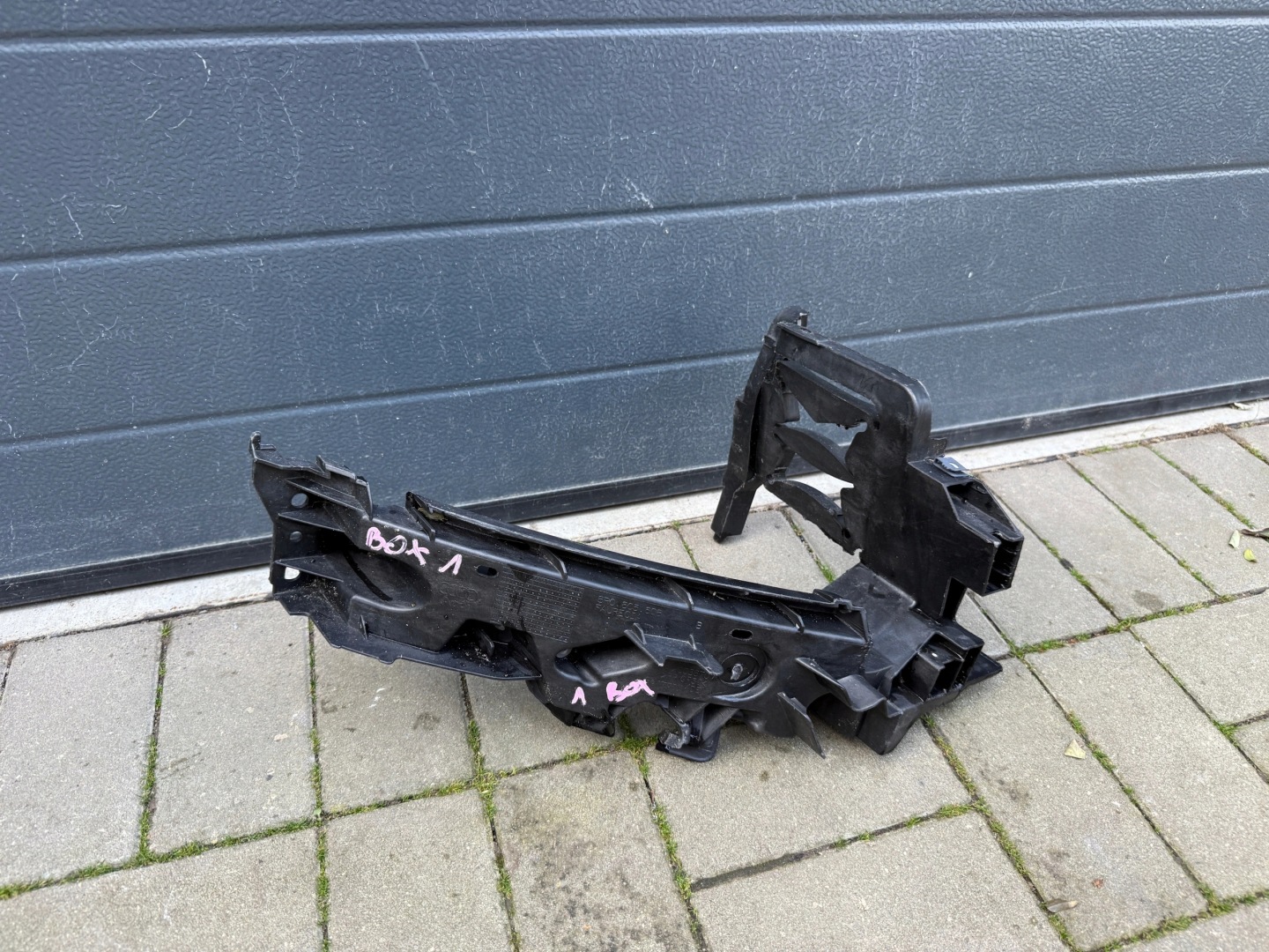 AUDI Q5 SQ5 holder support lights of a bumper right front 8R0805608