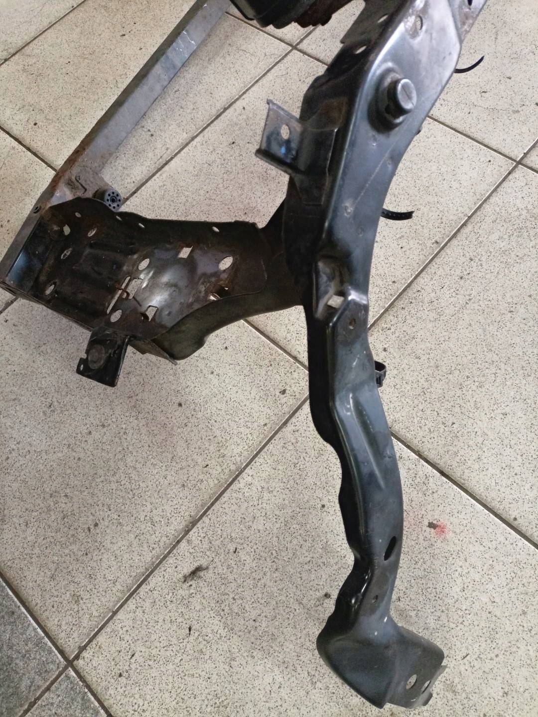 support panel for radiators pillar iron Nissan Qashqai J10 2008