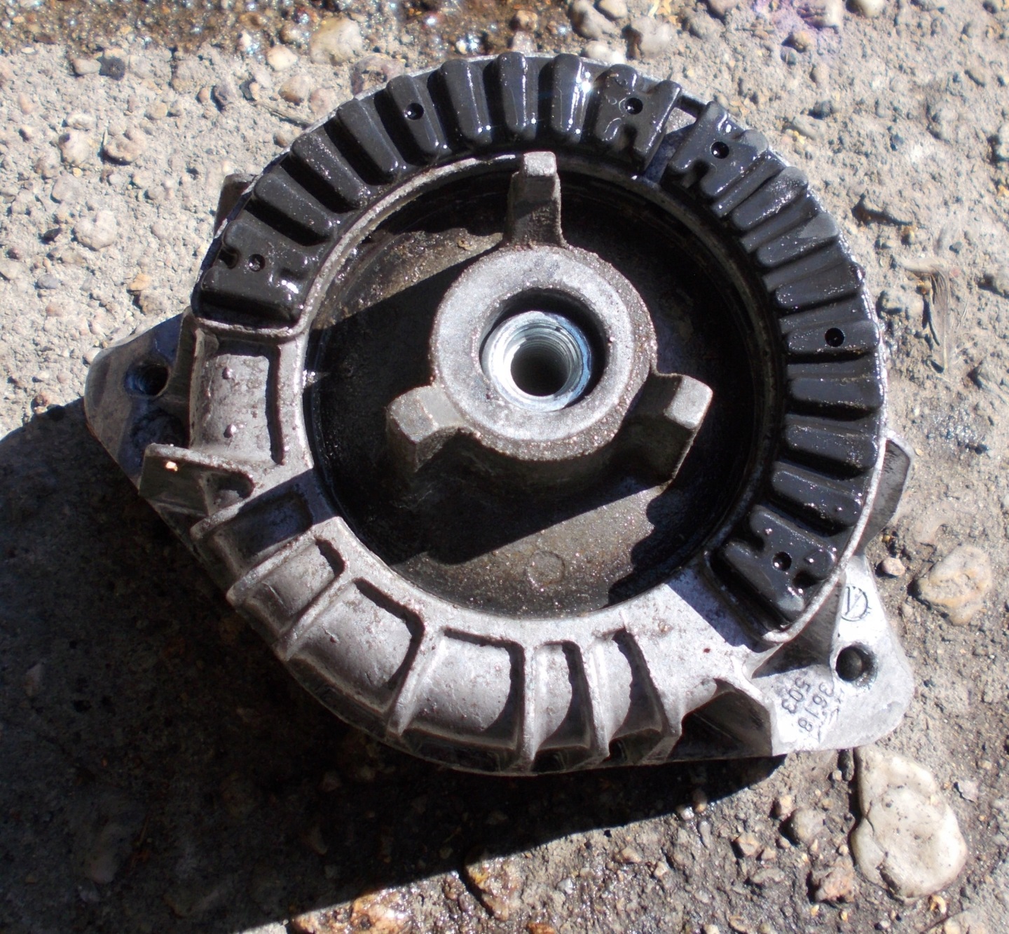 MERCEDES W204 2.2 CDI 11R engine mount A2042400317