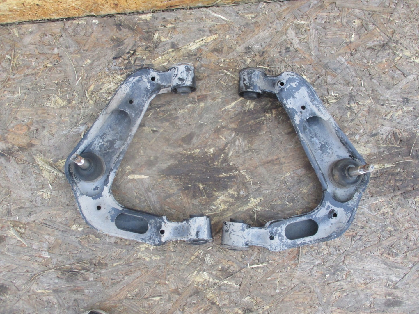 arm upper right left Nissan Navara D40