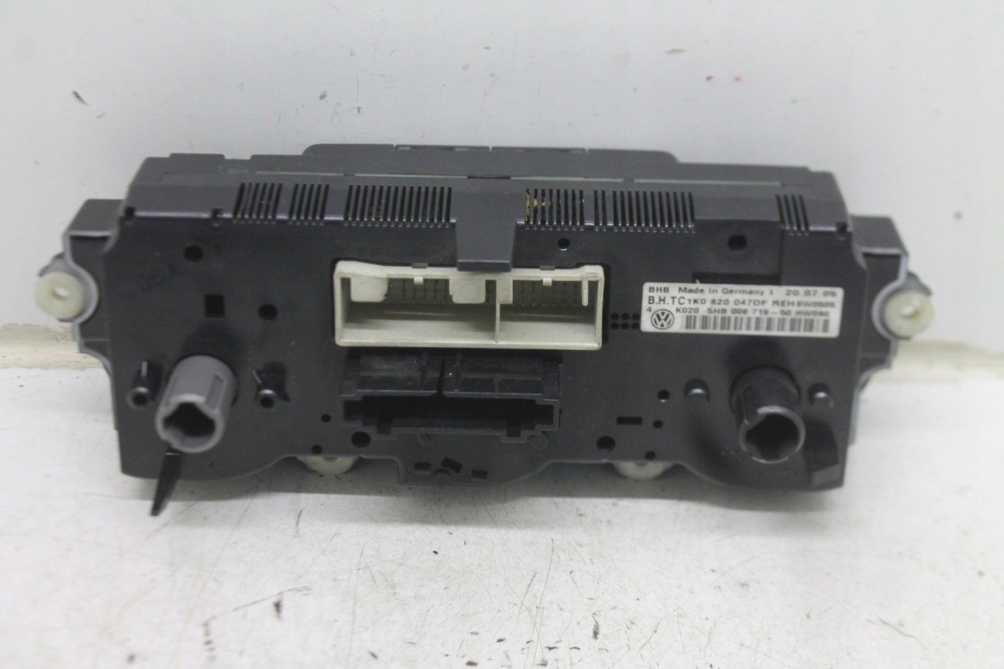 control panel air conditioning devices of the air conditioning 1K0820047DF VW