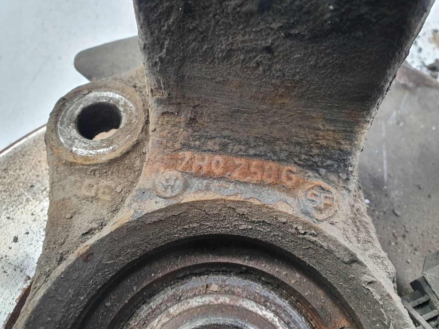 swing right front VOLKSWAGEN TRANSPORTER T5