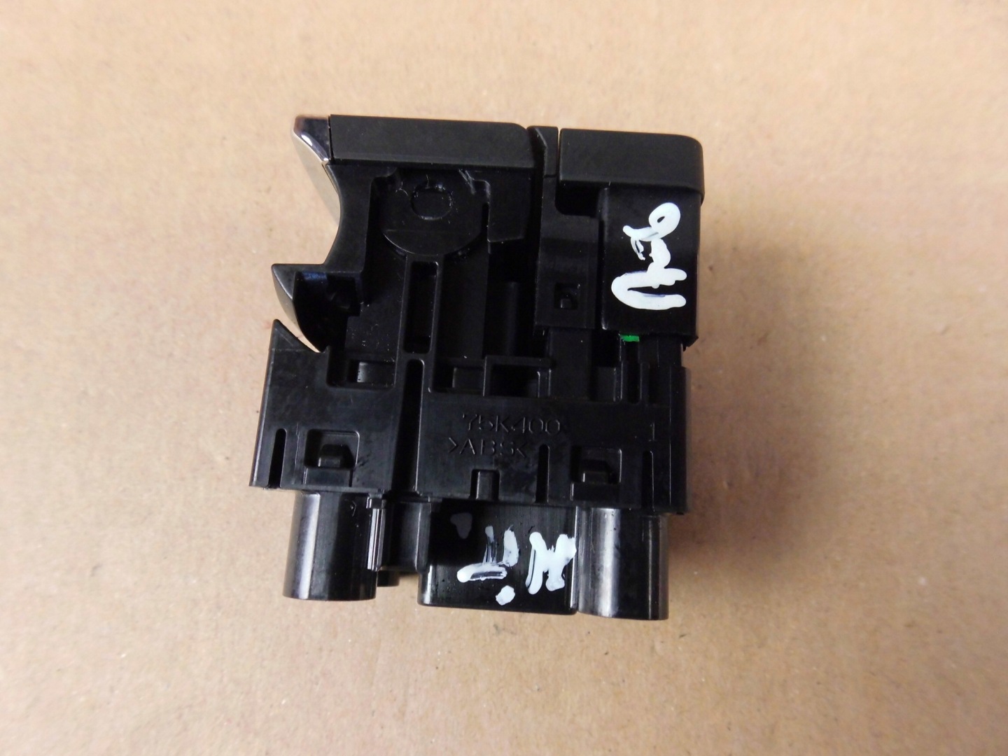 Mitsubishi Outlander III switch electric brake button 75K400