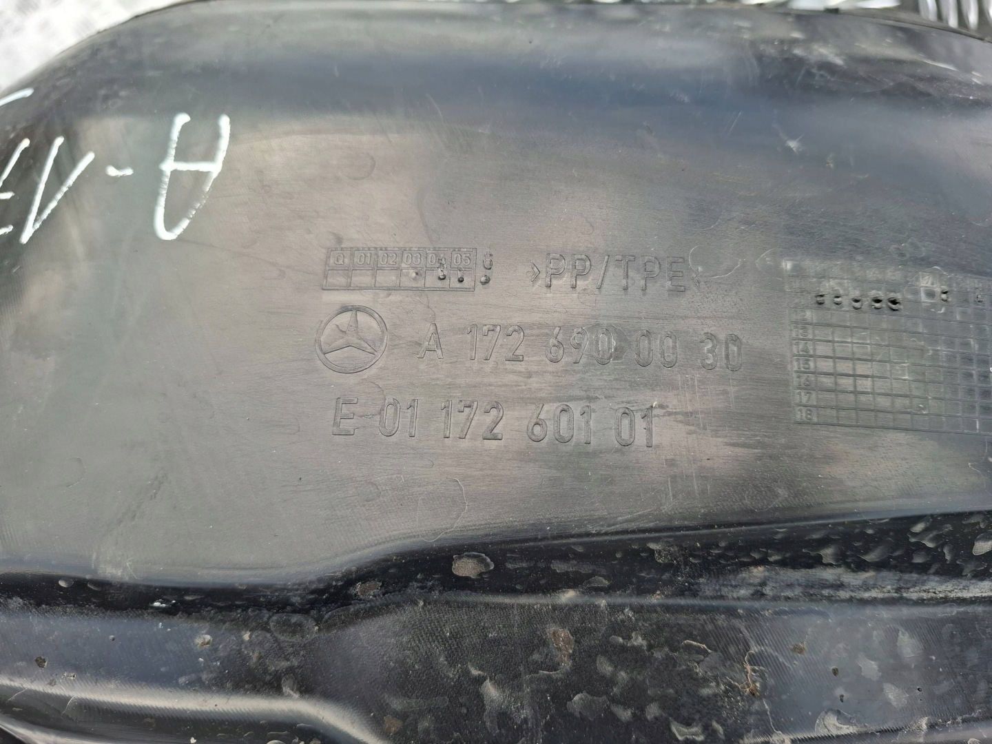 mudguard left front A1726900030 MERCEDES SLK W172 R172