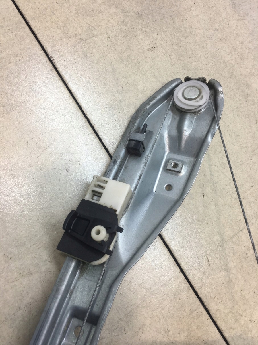 window regulator left rear part CLIO III 8200291154