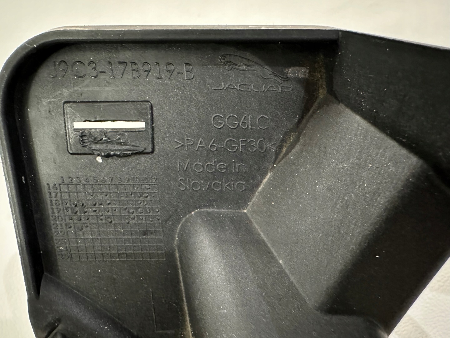 Jaguar F-Pace bumper bracket left J9C317B919