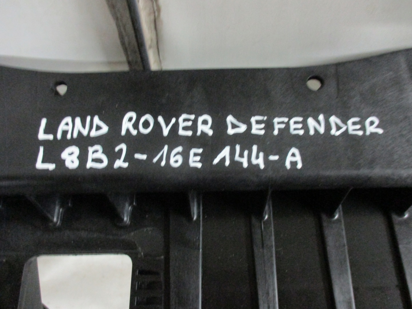 bar, wall front Land Rover Defender II 20r- L8B2-16E144-A