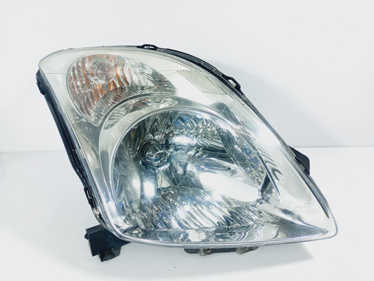 light right reflektor right front OE 20A699R Suzuki Swift III lift 05-10