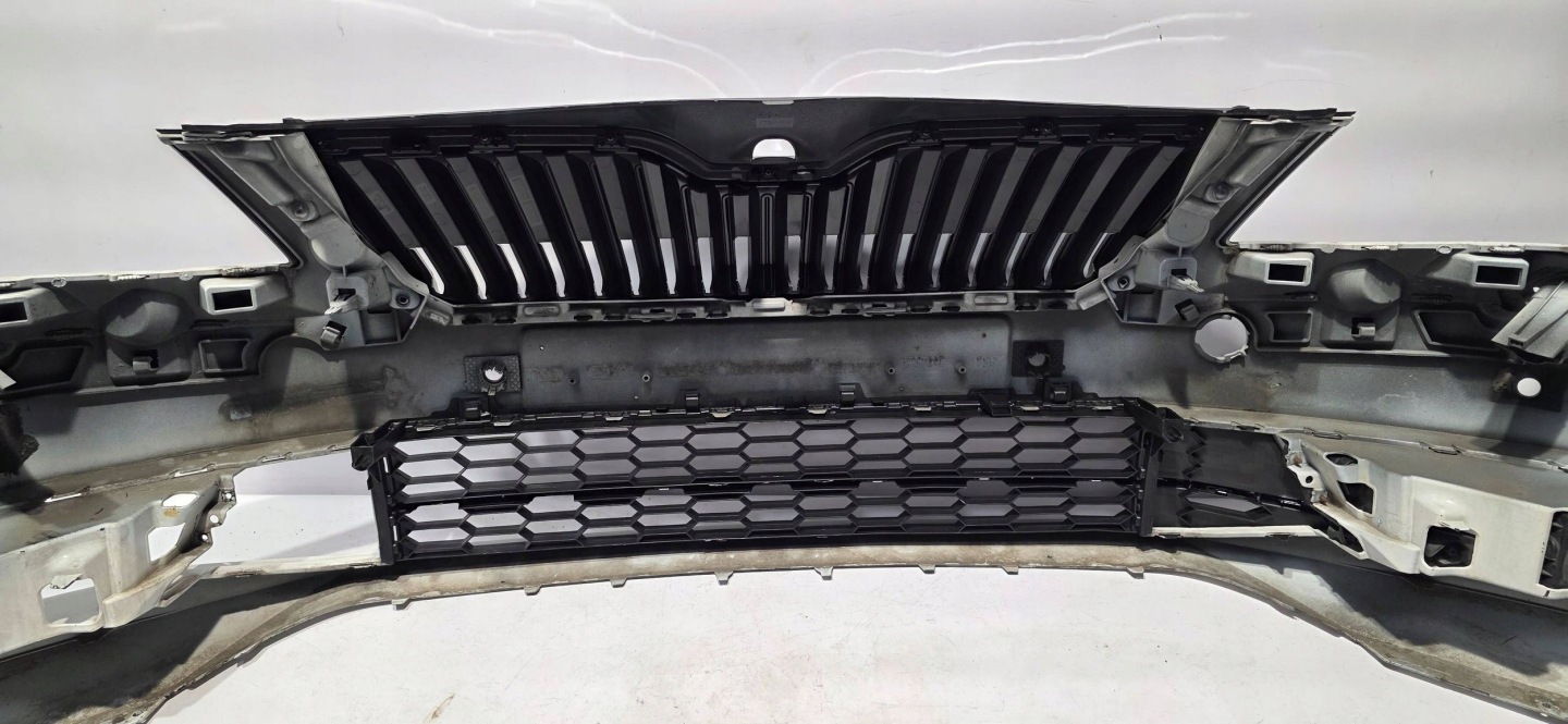 front bumper grille SKODA SUPERB III 15- 6XPDC washers original 3V080722