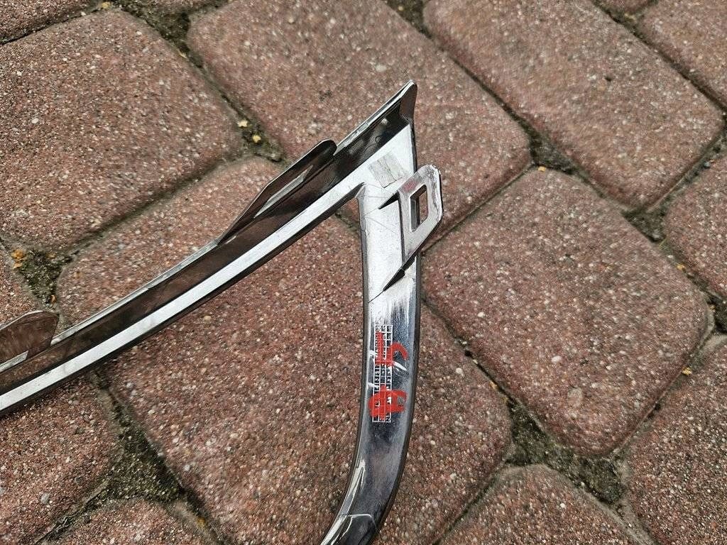 moulding frame chrom lights front przedniej right praw Opel Mokka B 9835155180