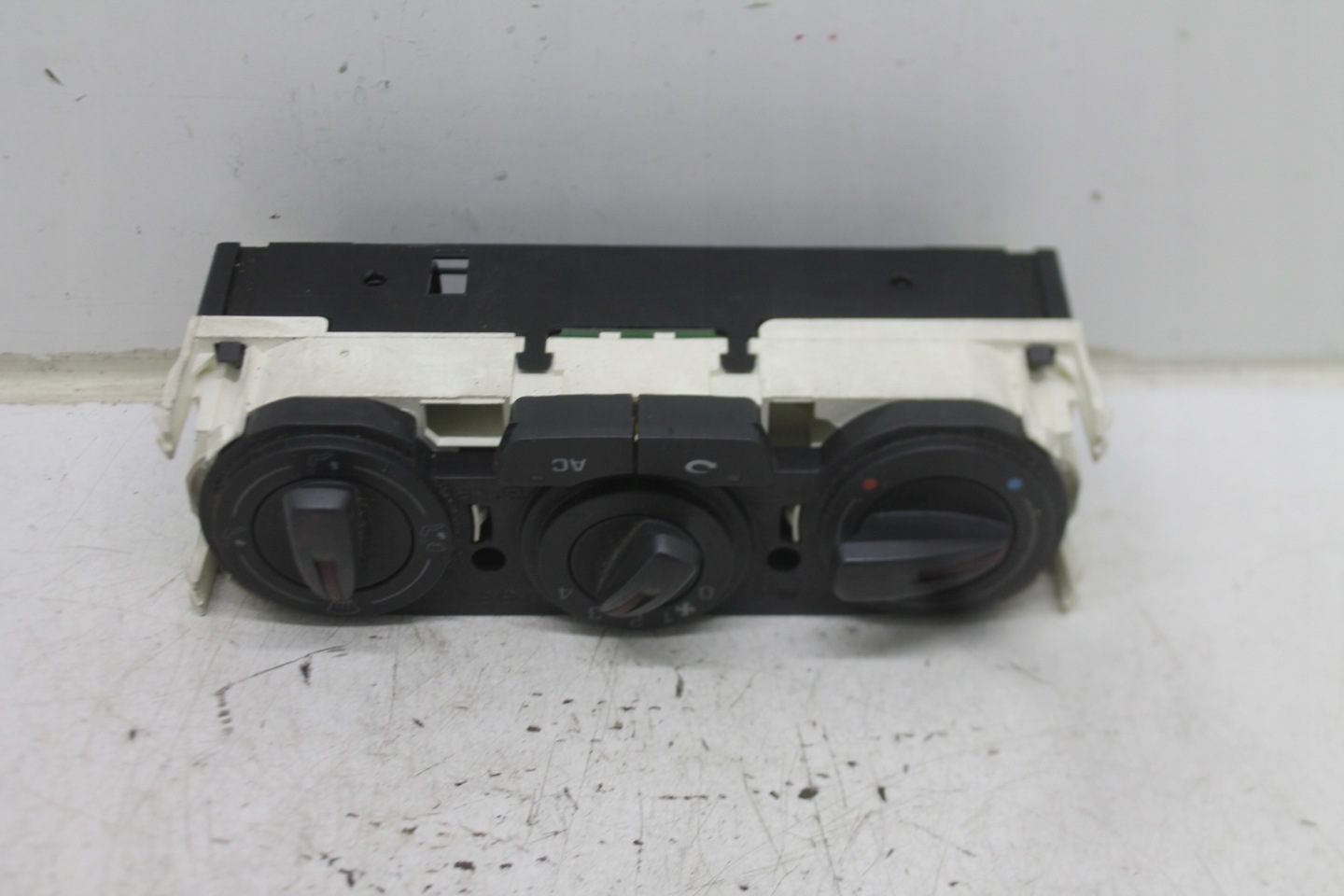 control panel air conditioning devices of the air conditioning 6J0820045A SEAT