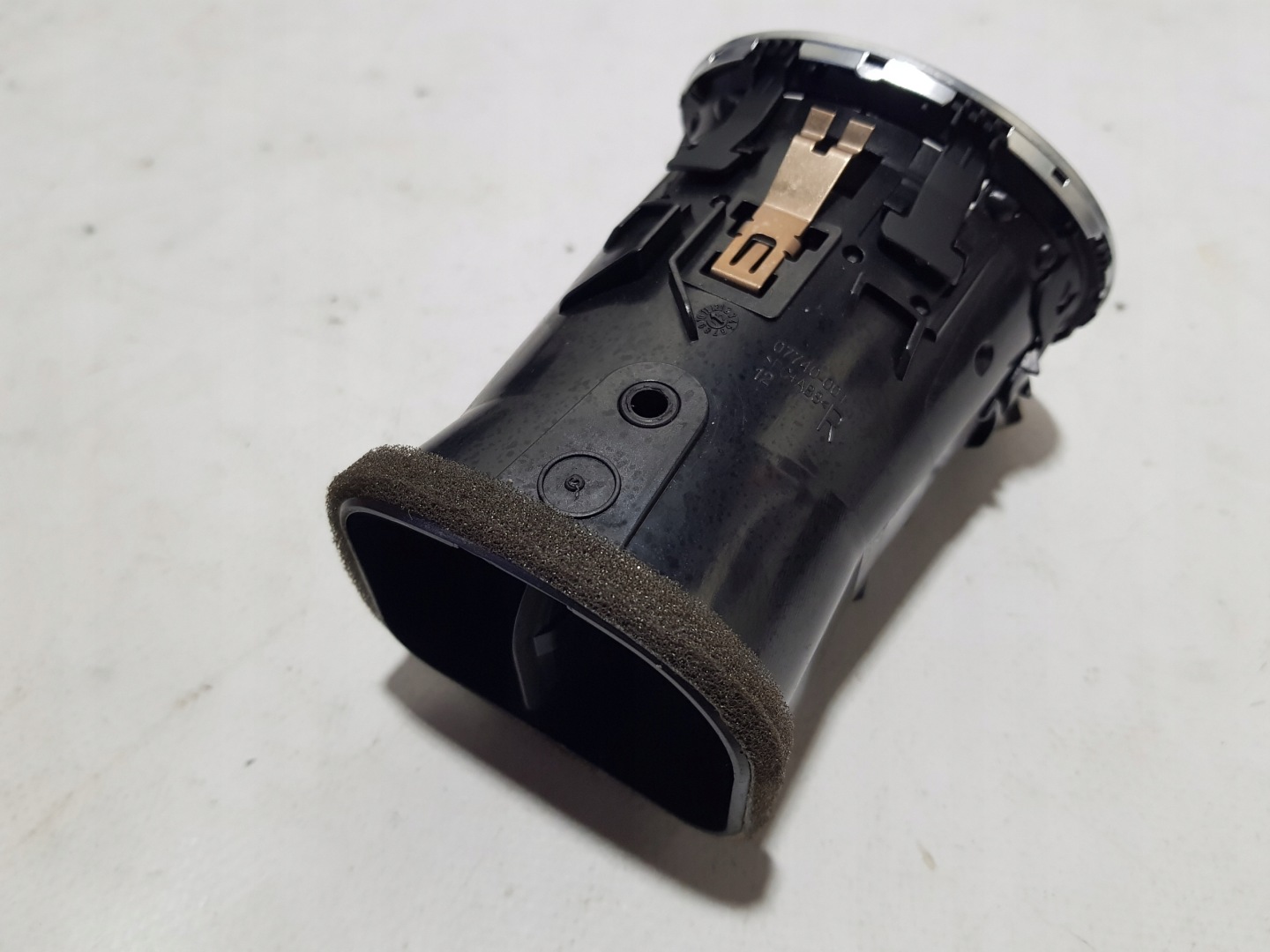 MERCEDES W204 LIFT grid air conditioning devices left right central
