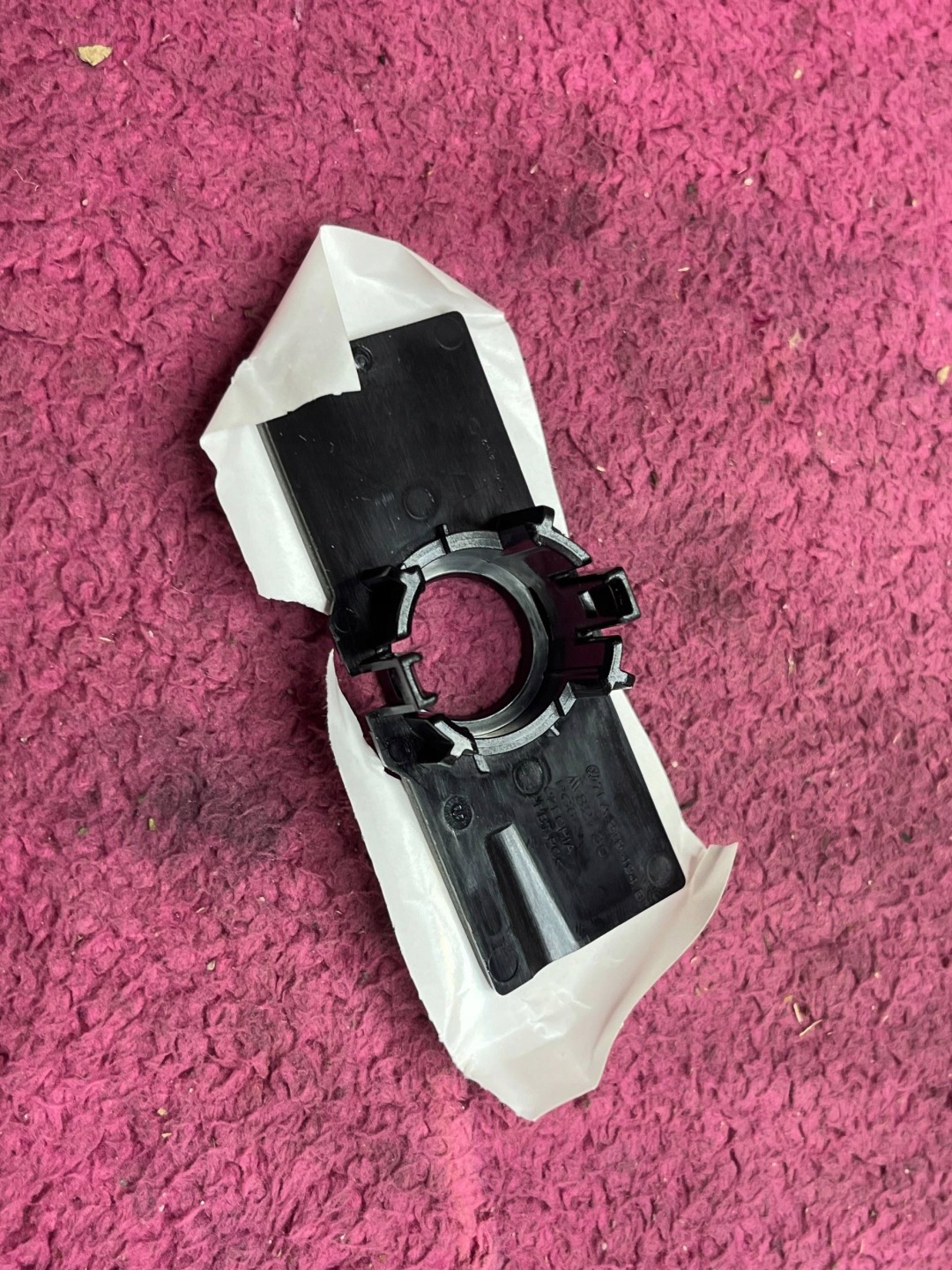 bracket of the sensor PDC front Volkswagen Transporter T6 7LA919494B