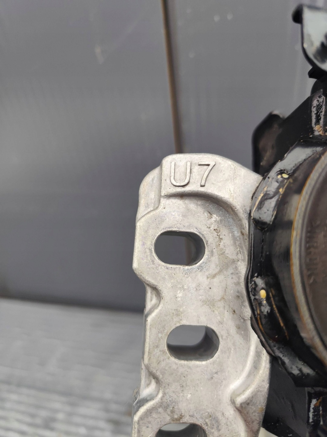TOYOTA YARIS CROSS airbag engine mount