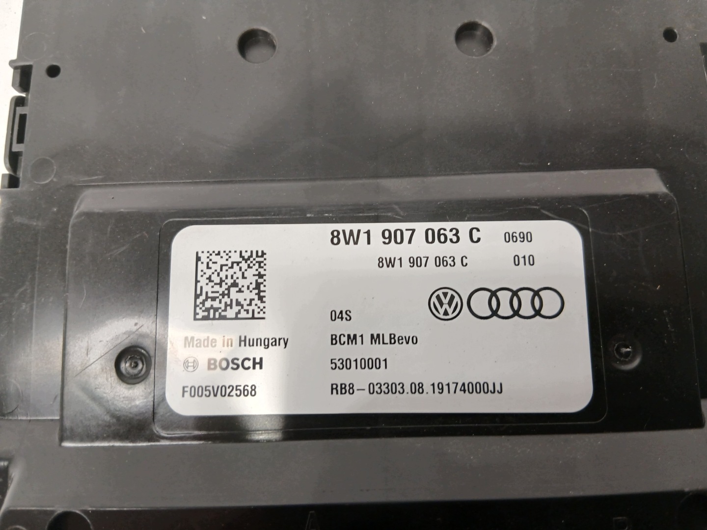 AUDI A4 B9 LIFT module control unit KOMFORTU BCM 8W1907063C