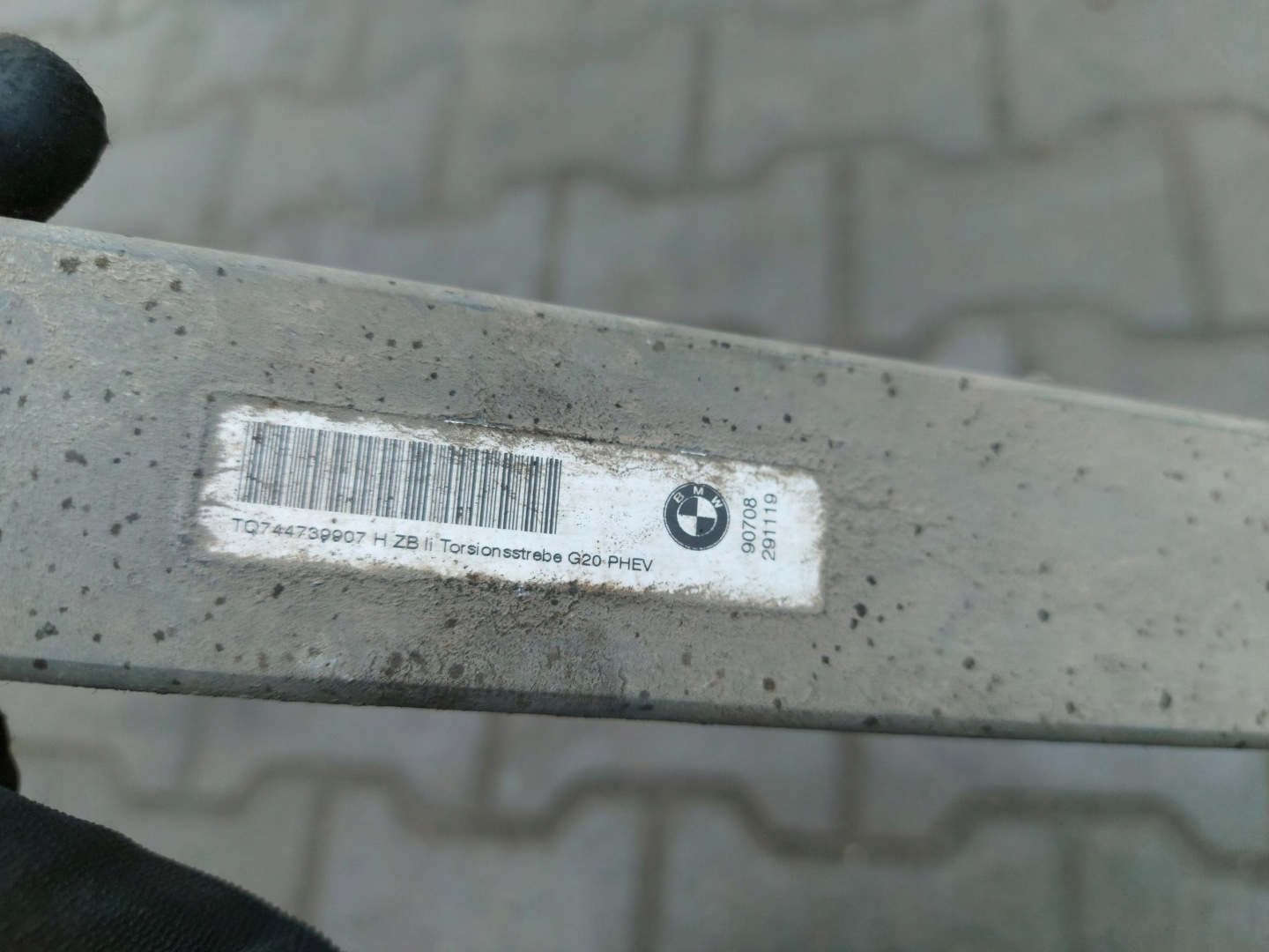 BMW G20 330e POPRZECZKA spreize Achsträgers heck KOMPLET 90708