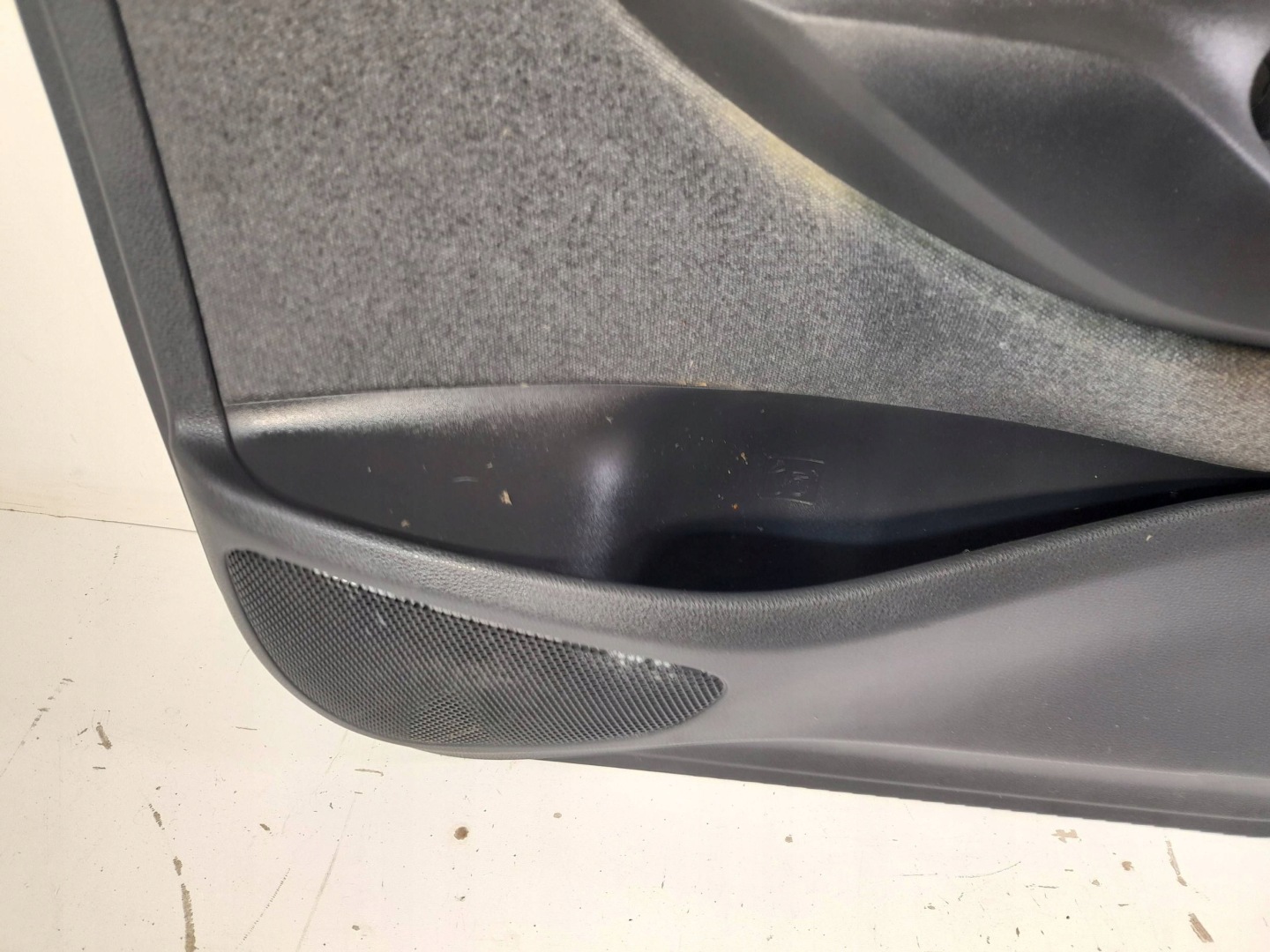 Toyota Yaris Cross side front right 676100DP21C3 (ET215)