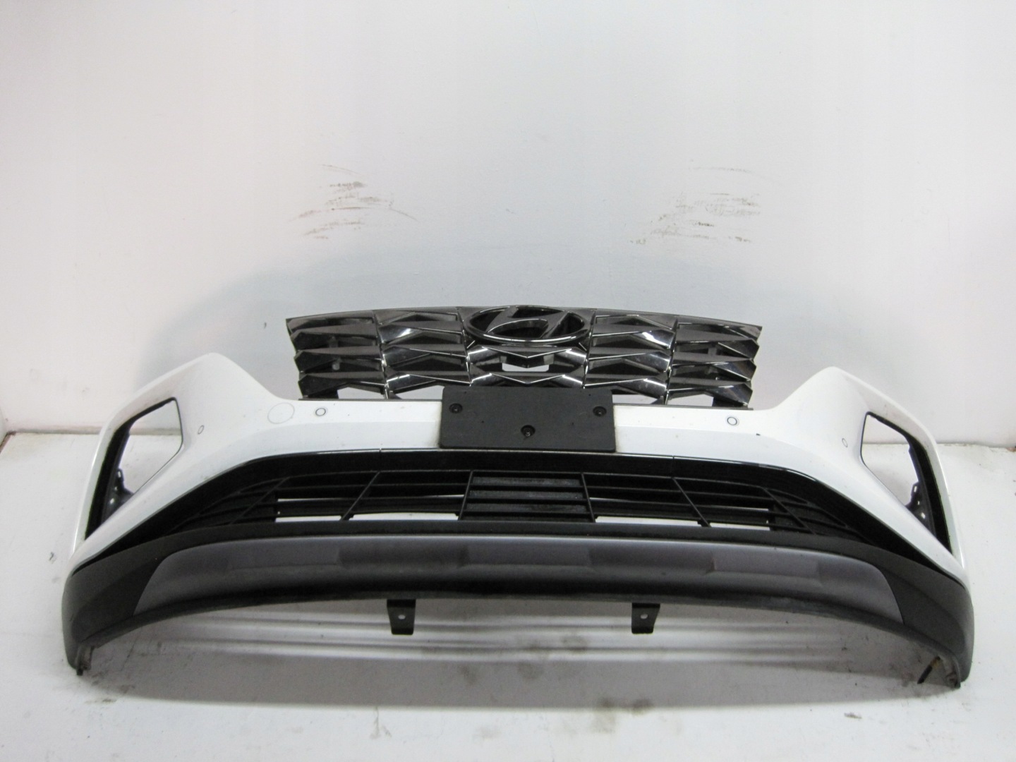 bumper HYUNDAI TUCSON IV 4 PDC 20R below RADAR front