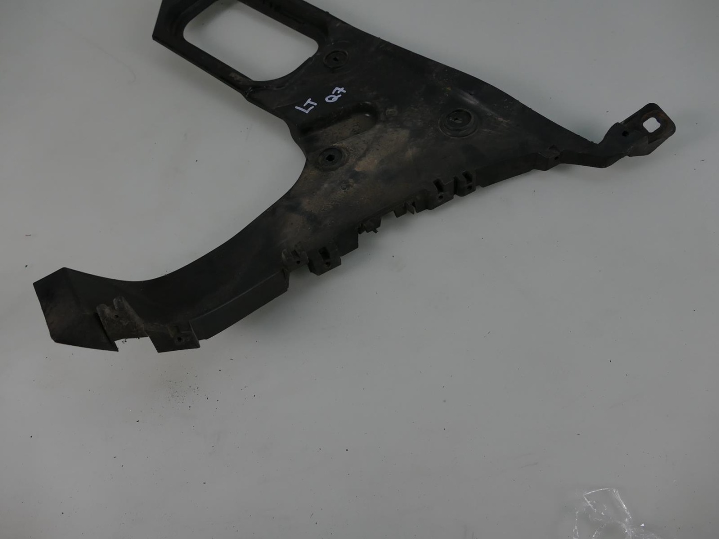AUDI Q7 4L bumper bracket holder left rear part